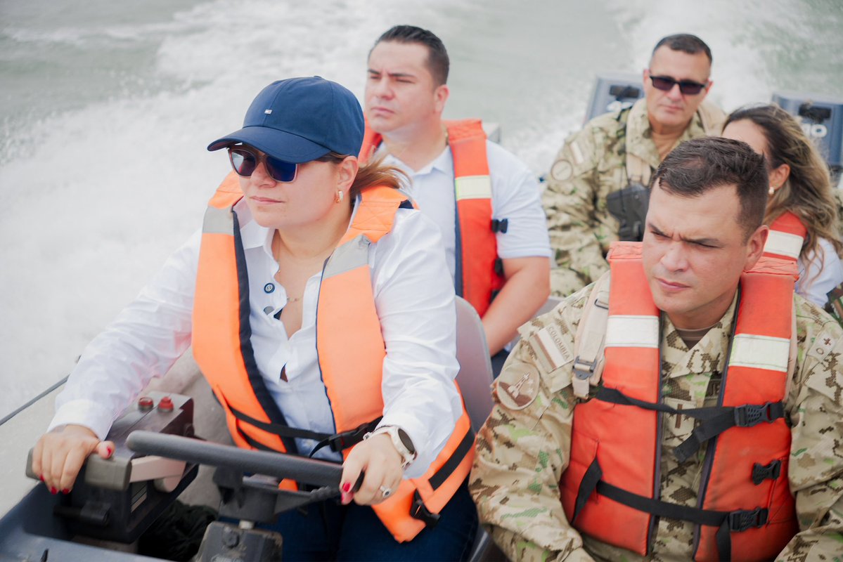mmarguiguerra's tweet photo. Hoy quiero exaltar y agradecer al Ejército Nacional por sus 216 años de historia, entrega y compromiso con nuestra patria.

Desde el Magdalena reconocemos profundamente la labor de nuestros soldados, quienes día a día trabajan por la seguridad, la tranquilidad y el bienestar de nuestras comunidades, llegando a cada rincón del departamento para proteger a nuestros ciudadanos y defender nuestro territorio.

Gracias por su valentía, disciplina y vocación de servicio. Gracias por caminar junto a los magdalenenses y por ser aliados fundamentales en la construcción de un departamento más seguro.

 ¡Feliz aniversario, Ejército Nacional!

Mi admiración, respeto y gratitud siempre.