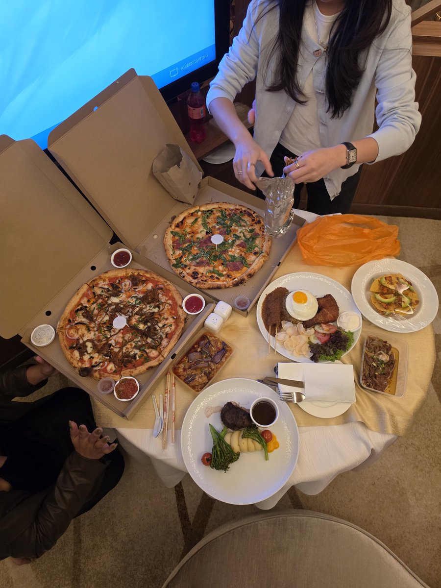 skywongraveee's tweet photo. วันนี้คุณกินอาหารไปกี่สัญชาติ https://t.co/tng3pyHzmu