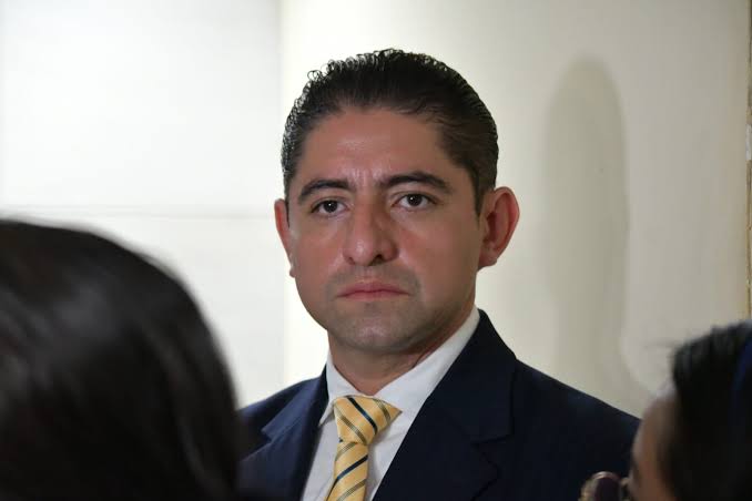 Ricigt1's tweet photo. 🚨 Exigen la liberación de Stuardo Campo, exfiscal contra la corrupción que continúa en prisión tras ser criminalizado durante la gestión de Consuelo Porras en el MP.

⚖️ Organizaciones y ciudadanos piden no olvidar su caso y lo señalan como uno de los últimos presos políticos de esta ola de criminalización contra operadores de justicia.