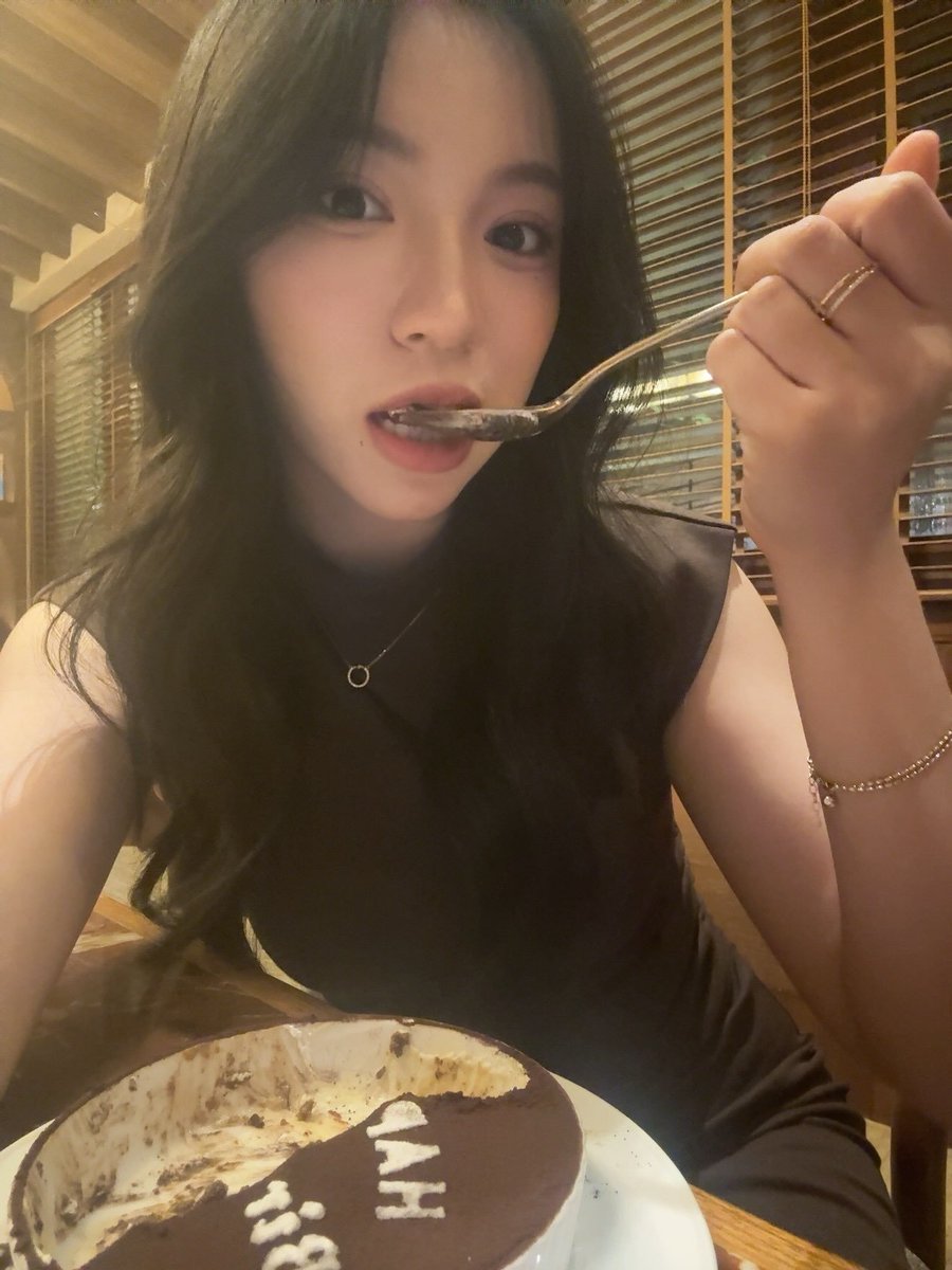 Secaory's tweet photo. nomnom https://t.co/mCA8bI54zb