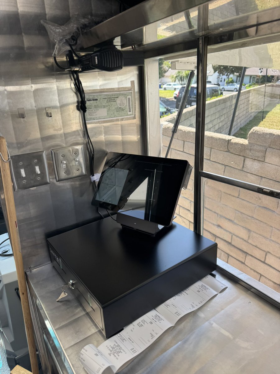 Tanershift4's tweet photo. Shift4Dine New POS upgrade Los Hermanos food truck in CA! 👊  We do our work with passion.🔥We are instilling our love for Shift4Dine in everyone. 💙  🚀🚀😍😍 They loved the new pos system! #Shift4Dine @Shift4 🇨🇾🇨🇾 https://t.co/XoP64mBqDB