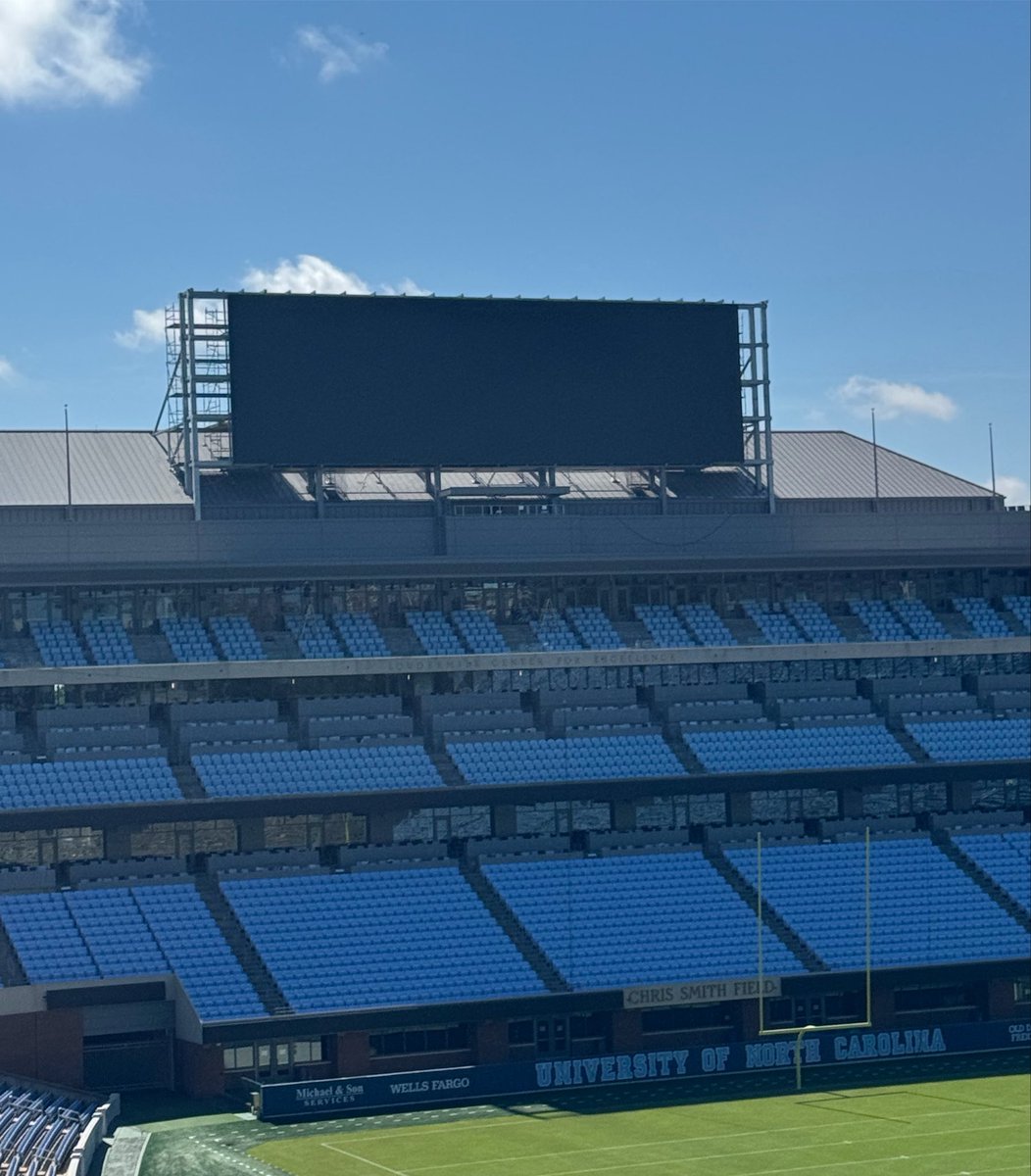 RossMartinNC's tweet photo. Few shots of the new video boards going up in UNC’s Kenan Stadium in Chapel Hill, NC. https://t.co/uFvUL9kLjB