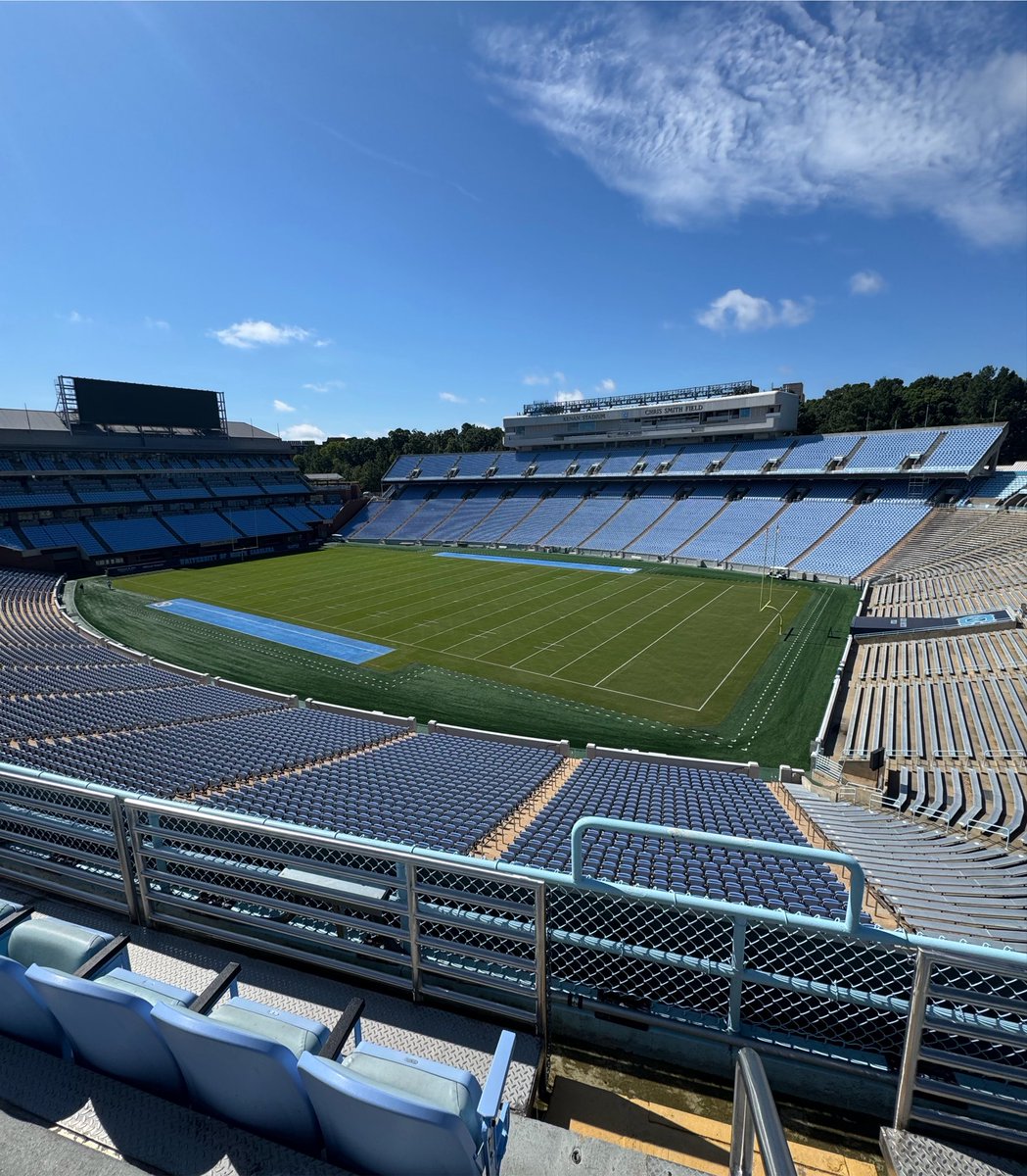 RossMartinNC's tweet photo. Few shots of the new video boards going up in UNC’s Kenan Stadium in Chapel Hill, NC. https://t.co/uFvUL9kLjB