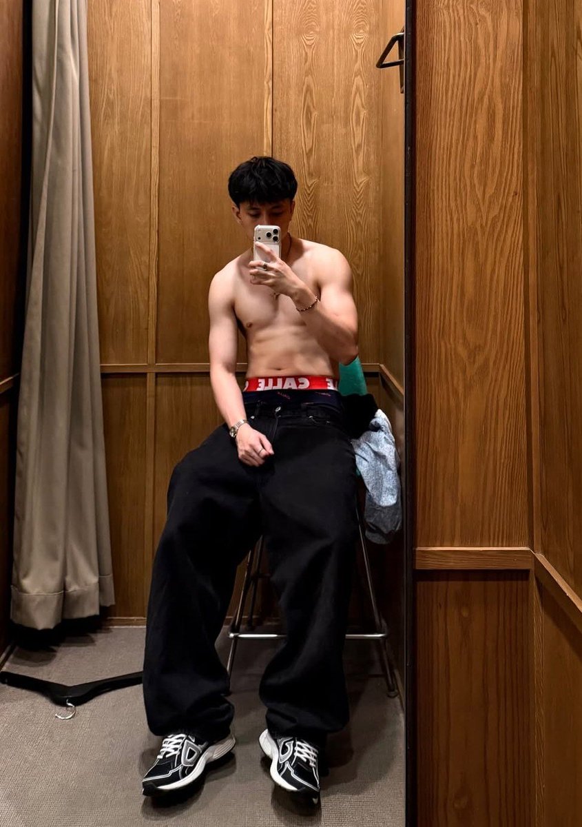 mrvvip's tweet photo. Ilham Yuda shirtless on latest snaps. #selebwatch https://t.co/i0eqjJBYrm