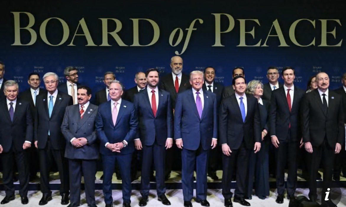 ErnestoEkaizer's tweet photo. #Gaza El emperadorTrump adjudica a través de la Junta de la Paz (foto de la constitución) el primer contrato en Gaza para construir una base militar que será ocupada por 150 militares de Marruecos, según The Guardián https://t.co/EjVsadZbnT