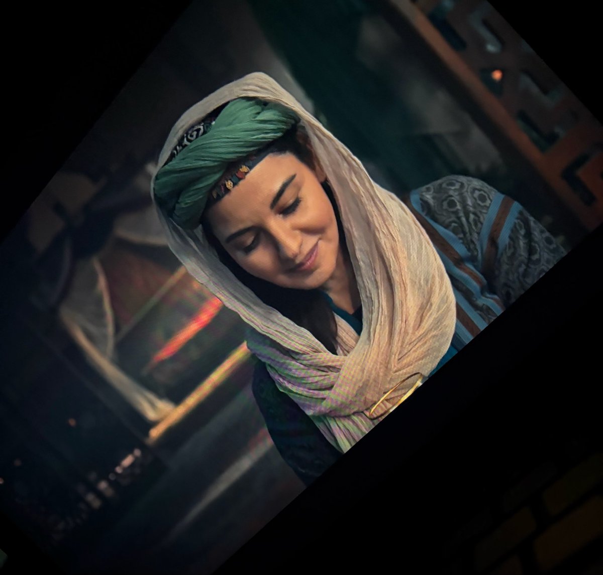 healingbysoul_8's tweet photo. "الحُرّ يقيده المَعروف"

قال الشَّافعي رَحمهُ الله: مَن برّك فَقد أوثَقك، 

ومَن جَفاك فقَد أطلقَك.

#اقتباسات_روح🐋✨ https://t.co/gFjFklJ4kH