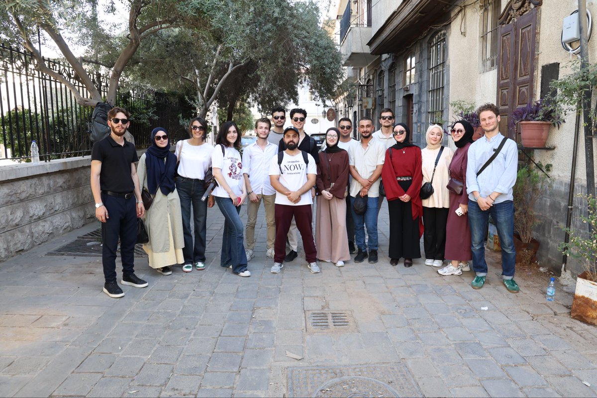 kafkasvakfi's tweet photo. Kafkas Vakfı gençleri, Suriye'de Aza Team rehberliğinde Şam gezisi gerçekleştirdi. 🏛️✨

Tarihi ve kültürel dokusuyla öne çıkan şehirde gençlerimiz unutulmaz anlar yaşadı. 📸

#KafkasVakfı #AzaTeam #Şam #Suriye #GençlikKültürGezisi https://t.co/ORwop6BOAx
