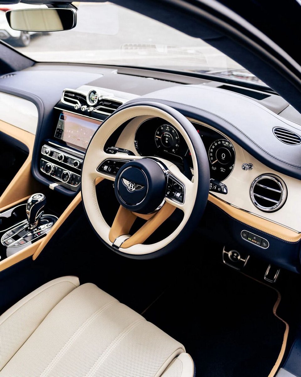 nocarcontext's tweet photo. BENTLEY Bentayga 💙💙 https://t.co/PFANhNxdjL