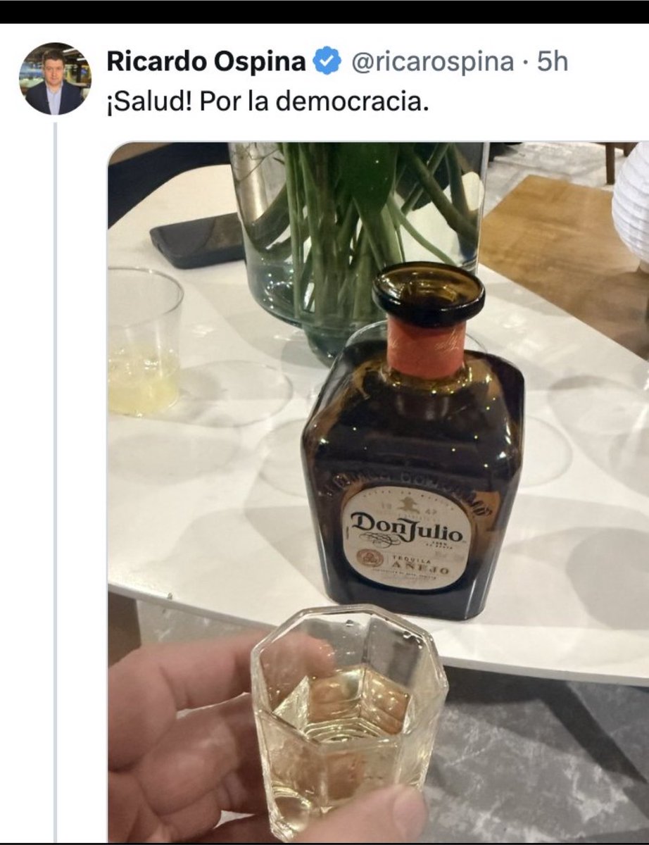 ColomboSweden's tweet photo. Se va Petro, pero se queda lo peor:
los periodistas y medios colombianos.
Nunca mostraron lo bueno.
Nunca reconocieron un avance.
Nunca soltaron el odio.
Son una maquinaria de guerra mediática. 
Lo más ruin de este país.😡😡 https://t.co/9julqYd23W