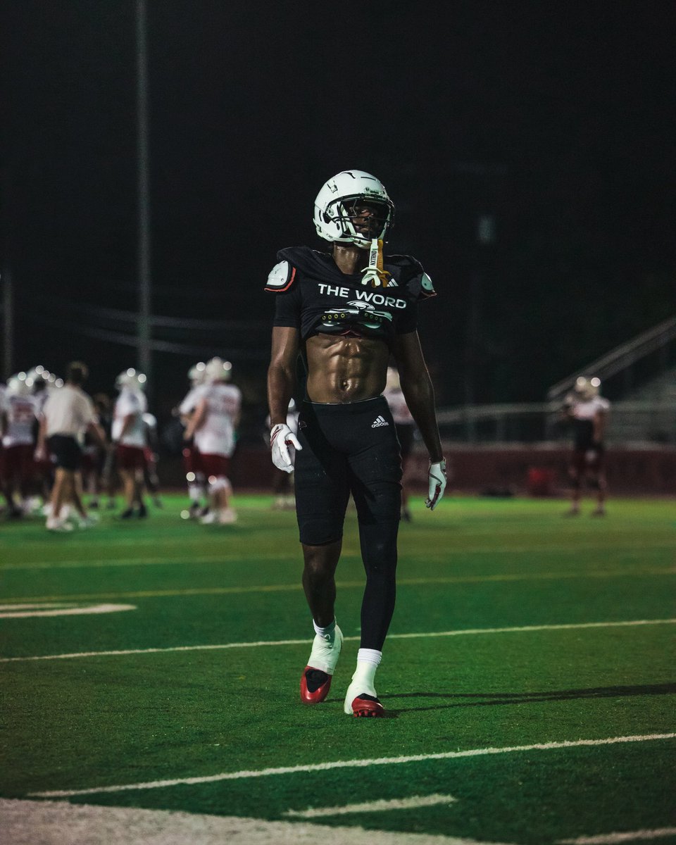 UIWFootball's tweet photo. 🏴‍☠️

#TheWord | #RTO https://t.co/WlYPQgwpgc