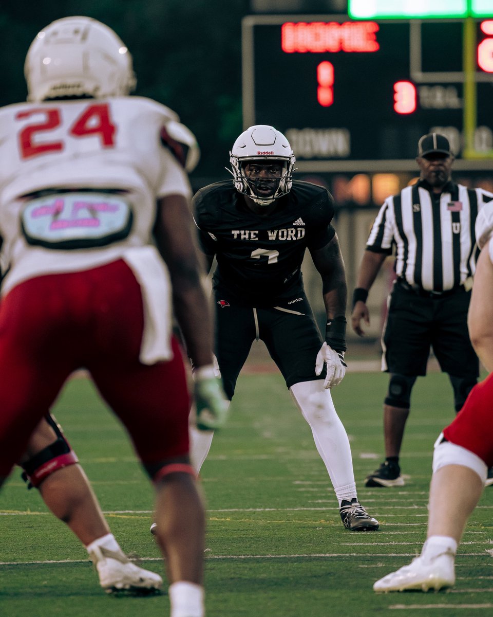 UIWFootball's tweet photo. 🏴‍☠️

#TheWord | #RTO https://t.co/WlYPQgwpgc