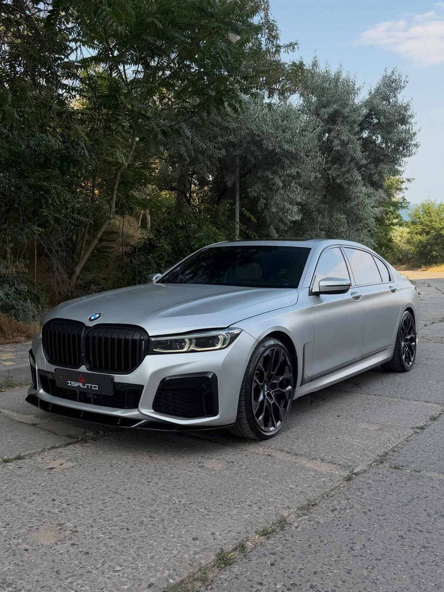 nocarcontext's tweet photo. BMW 740i 🩶🩶 https://t.co/5nnSypxNYy