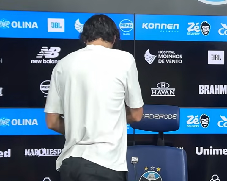 museu_gremio's tweet photo. "Filip Krovinović não sai no BID e adia estreia pelo Grêmio"

Muito triste que o nosso Carlos Kaiser dos Bálcãs deve estar de ter garantido mais uma semaninha fingindo que é jogador de futebol: https://t.co/OmDpQ5SeJp