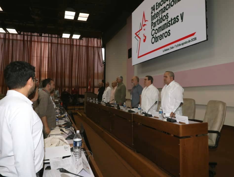 PartidoPCC's tweet photo. Inició en La Habana el 24 Encuentro Internacional de Partidos Comunistas y Obreros (EIPCO), que tiene lugar en un momento sumamente complejo para #Cuba y el mundo, como resultado de la ofensiva imperialista.

Junto a los más de 100 representantes de 48 países participaron el Primer Secretario del Comité Central del Partido Comunista y Presidente de la República, @DiazCanelB , así como los miembros del Buró Político @DrRobertoMOjeda  y @BrunoRguezP , Secretario de Organización del Comité Central y Ministro de Relaciones Exteriores, respectivamente.

Este encuentro constituye un espacio de respaldo a la nación caribeña, que enfrenta con firmeza la arremetida de la actual administración estadounidense, la cual aplica un cerco energético que recrudece a niveles sin precedentes el bloqueo genocida.

La presente cita contribuirá a la unidad y consolidación de esta importante plataforma que integra a más de un centenar de Partidos Comunistas y Obreros.

#CubaNoEstáSola