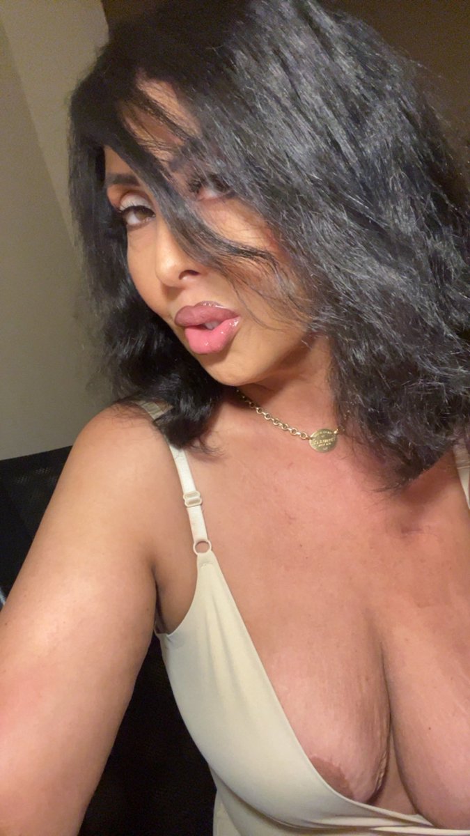 JayleneRio1's tweet photo. Happy TGIF X 💋 https://t.co/eX4c4PYfVq
