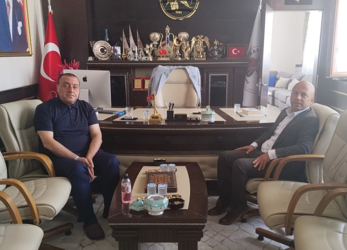 vedatergun25's tweet photo. 📍Narman

İlçe ziyaretlerimiz kapsamında bugün ki son durağımız, Narman oldu. Belediye Başkanımız Sayın Adem Kınalı’yı makamında ziyaret ederek, istişarelerde bulunduk.

Misafirperverlikleri için Sayın başkanımıza teşekkür ediyor, çalışmalarında başarılar diliyorum. https://t.co/bh0MgIMmZQ