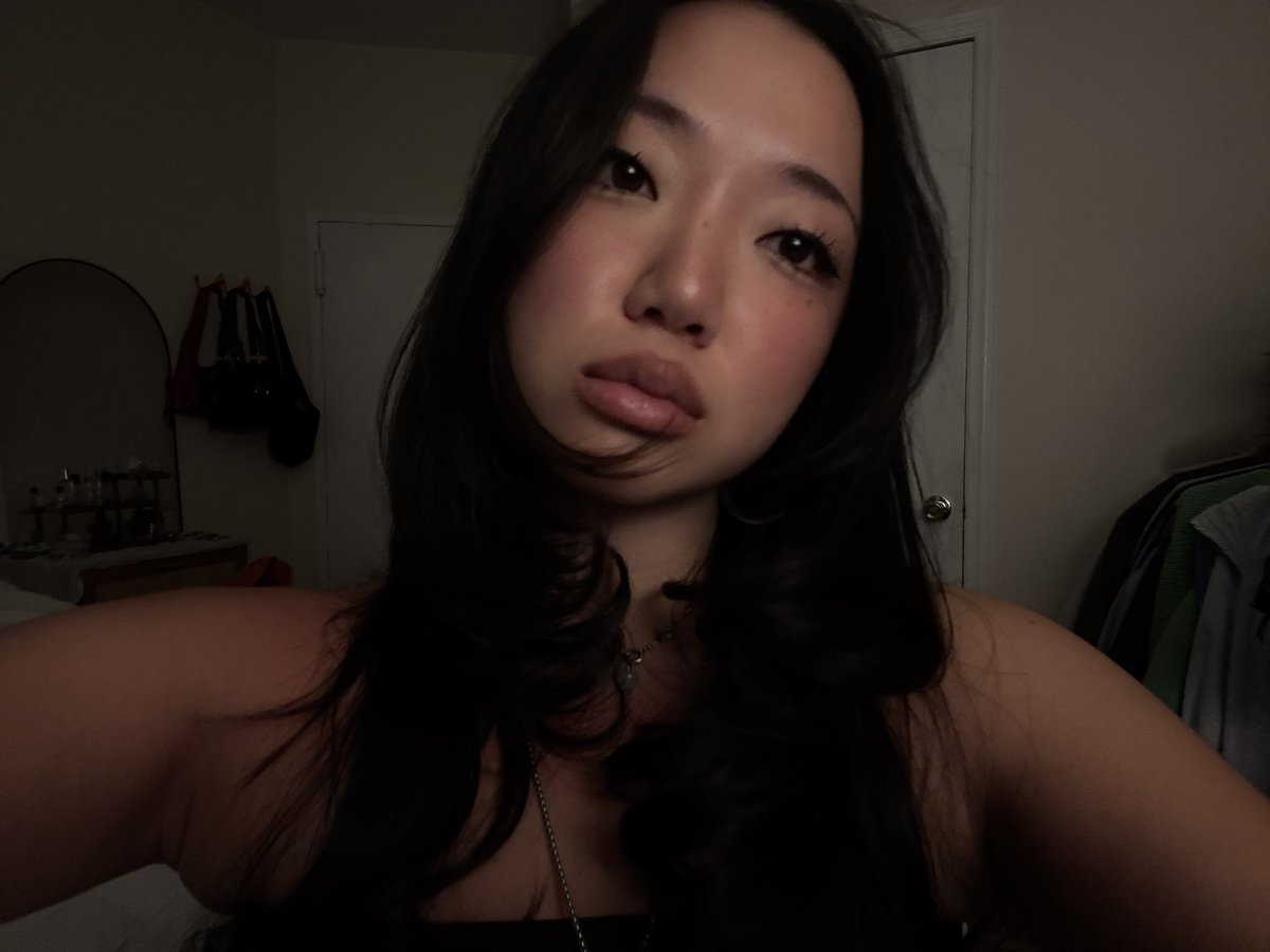 yoonj101's tweet photo. the only reason i go on first dates is 

to talk about myself #selfdiscovery #grwm https://t.co/0cWDoqAJDo