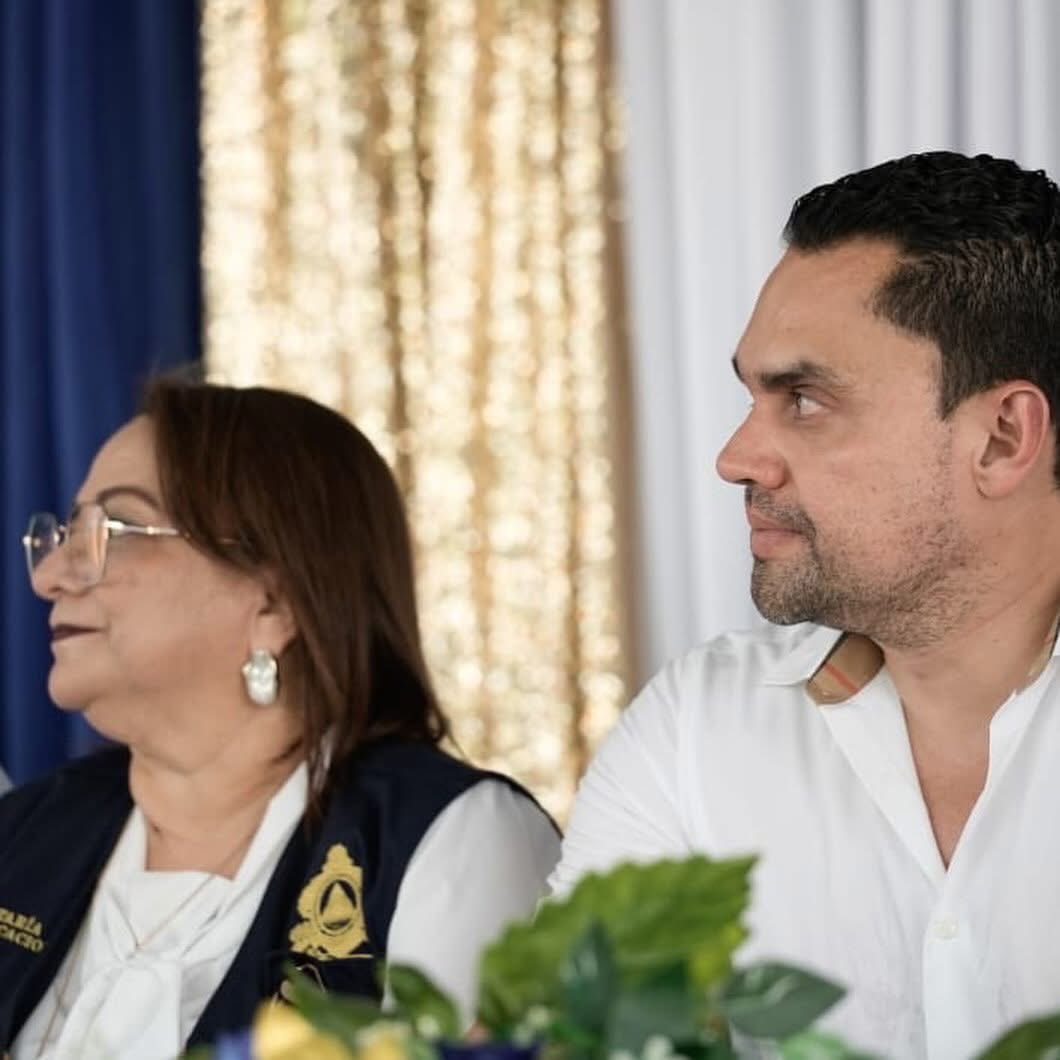 TommyZambranoM's tweet photo. Iniciamos nuestra agenda de trabajo en San Lorenzo, Valle, con la entrega de libros de texto en la Escuela General Francisco Morazán, junto a la ministra de Educación, Ivette Argueta, las autoridades de la escuela y de la Dirección Departamental de Educación.

Reafirmamos nuestro compromiso de seguir fortaleciendo la educación y brindando mejores herramientas para la niñez hondureña.

💙📚 ¡La educación es la mejor inversión para el futuro de Honduras!