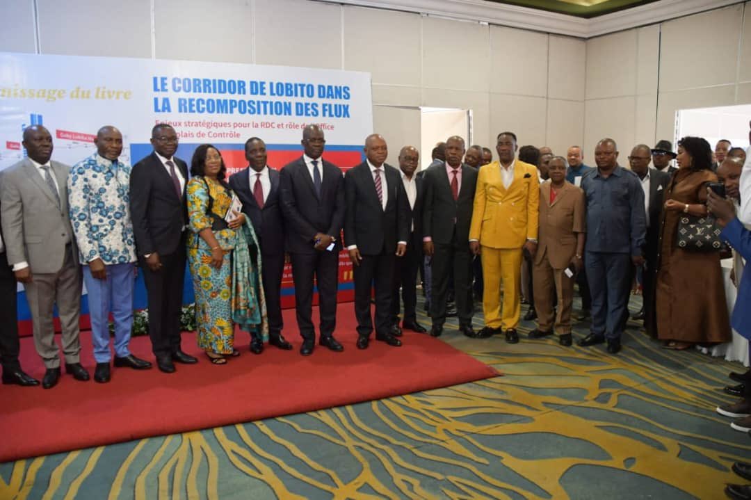 EkutshuRobert's tweet photo. #RDC:🇨🇩 Le Ministre de l’Aménagement du Territoire , Son Excellence le Dr Jean-Lucien BUSSA TONGBA @JLBussa , a pris part à la cérémonie de vernissage de l’ouvrage de Monsieur Gaby LUBIBA, intitulé : « Le Corridor de Lobito dans la recomposition des flux : Enjeux stratégiques pour la RDC et l’Office Congolais de Contrôle ».

Cet ouvrage met en lumière les enjeux géostratégiques du Corridor de Lobito ainsi que les opportunités qu’il offre à la #RDC, notamment dans les domaines de l’aménagement du territoire, du commerce et de l’intégration régionale.
@Presidence_RDC @TinaSalama2 @fatshi13 @Fatshi_progres @CivuadiKalanga