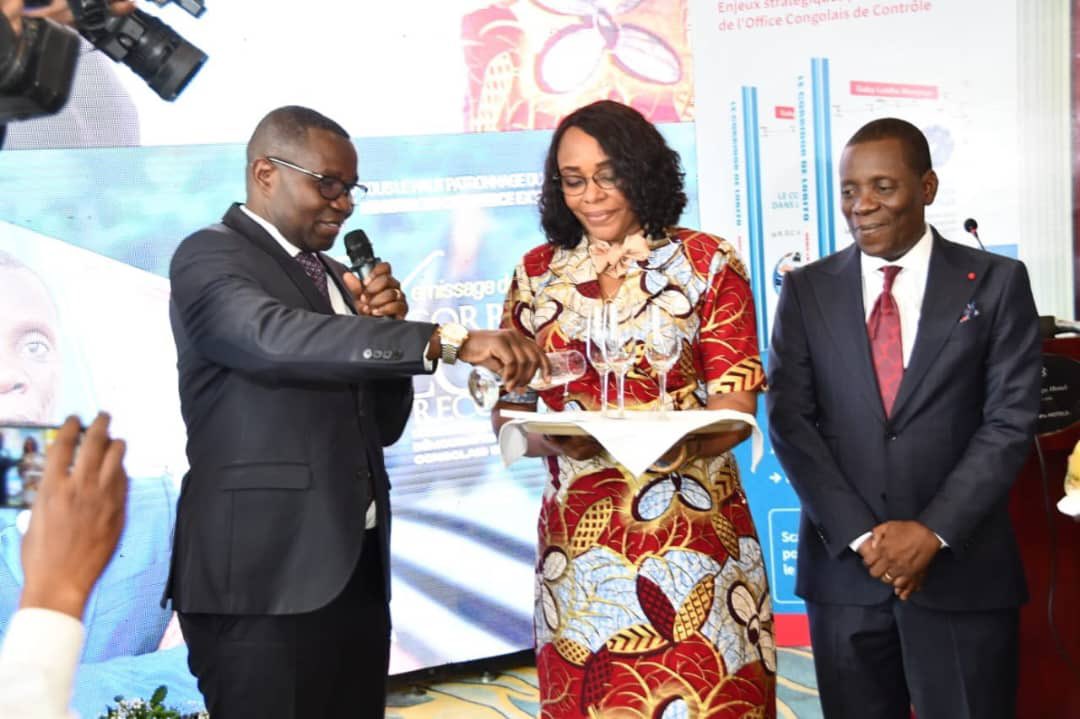 EkutshuRobert's tweet photo. #RDC:🇨🇩 Le Ministre de l’Aménagement du Territoire , Son Excellence le Dr Jean-Lucien BUSSA TONGBA @JLBussa , a pris part à la cérémonie de vernissage de l’ouvrage de Monsieur Gaby LUBIBA, intitulé : « Le Corridor de Lobito dans la recomposition des flux : Enjeux stratégiques pour la RDC et l’Office Congolais de Contrôle ».

Cet ouvrage met en lumière les enjeux géostratégiques du Corridor de Lobito ainsi que les opportunités qu’il offre à la #RDC, notamment dans les domaines de l’aménagement du territoire, du commerce et de l’intégration régionale.
@Presidence_RDC @TinaSalama2 @fatshi13 @Fatshi_progres @CivuadiKalanga