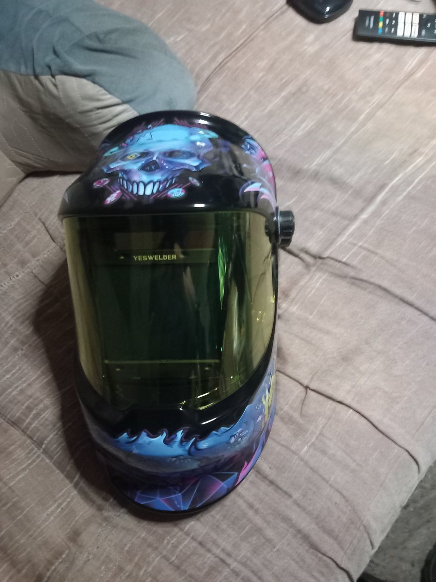 laurent150686_'s tweet photo. Mon masque de soudure https://t.co/Unu2a5FAQJ