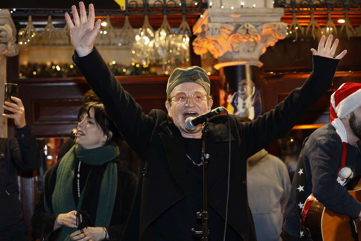 DublinTaxiDave's tweet photo. It's gas when you have the likes of Bono who is worth over €700 Million campaigning against homelessness when Bono could end homelessness in Dublin just by writing a cheque.
#HowIrelandWorks
#Bono https://t.co/vRDTL9NE9f