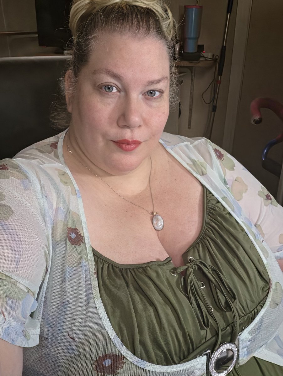 MistressKalah's tweet photo. Another year older, wiser, and completely in charge. It’s my birthday, so make sure your wishes are as top-tier as I am today. 🥂👑🎂 https://t.co/gnZFKBOpPu