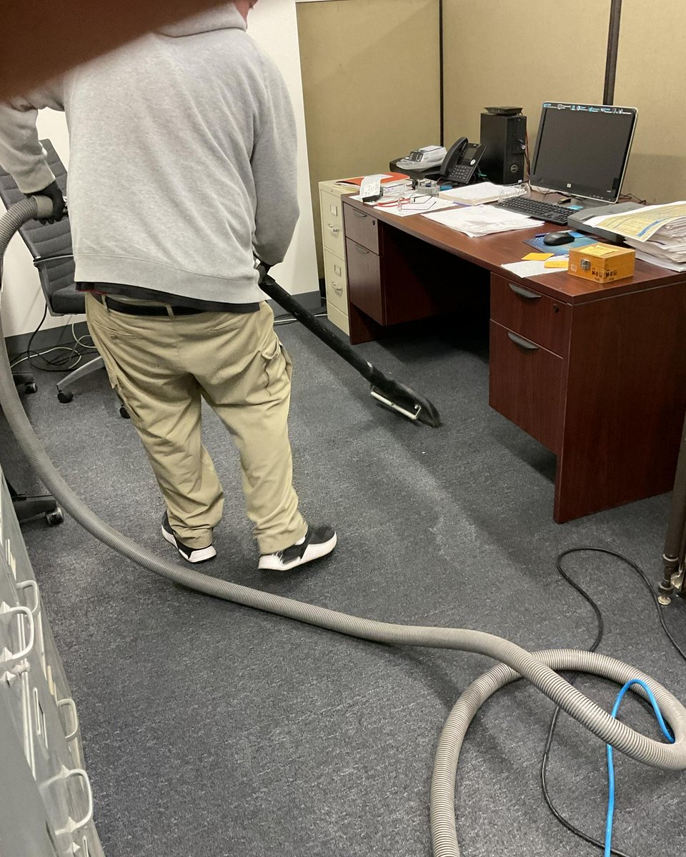 ServproBeverly's tweet photo. Got questions about water, mold, or fire cleanup? Ask us in the comments or send us a DM. We'll answer the top questions in a post next week. Prefer a quick check? Text (978) 927-8665. #BeverlyMA #HomeSafety https://t.co/ng1OKnwxWj