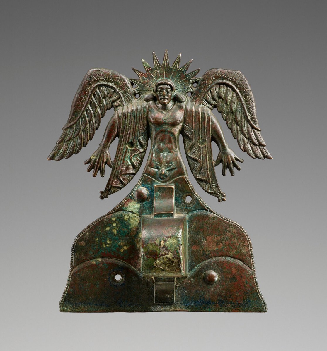 ASOResearch's tweet photo. Our #ObjectoftheWeek is this bronze appliqué representing the Etruscan sun god Usil, ca. 500-475 B.C.E. Appliqués depicting Usil are associated with burials, which often held grave offerings of funerary carts. From the Getty Museum, 2017.126.
#Etruscan #Italy
📸 Public Domain. https://t.co/r1Cxxg9oHd
