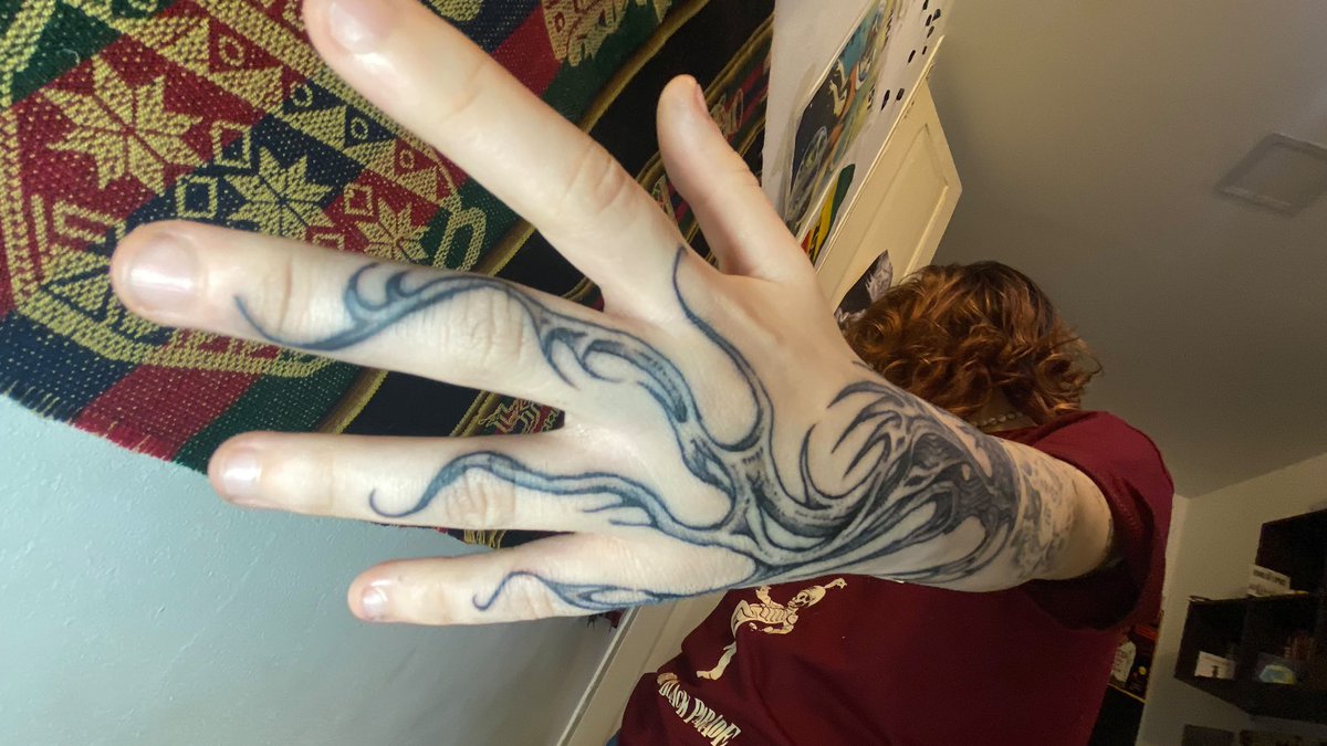 jota_rramirez's tweet photo. Eu quando tenho mais facilidade de postar no Twitter do q no Instagram 

Se liguem na minha tatuagem nova https://t.co/mvyxtZDt69