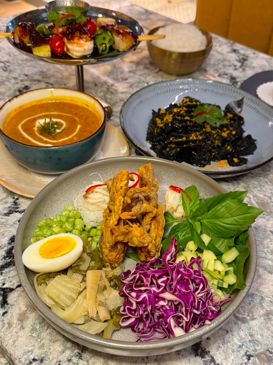 Mila1_vx's tweet photo. This Thai restaurant in Midtown Manhattan has such a beautiful atmosphere!! The food tastes great too. https://t.co/cPEelT9Sqw