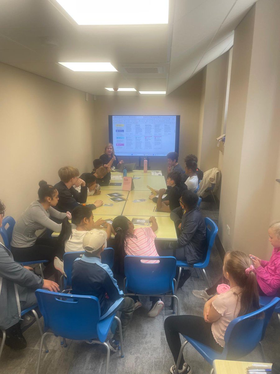 oldhamboxing's tweet photo. Every day is a learning day! 

During our HAF activity, we had the pleasure of welcoming Barclays Bank, who took the time to meet with our mentors and mentees and deliver an engaging introductory workshop on banking.

#BarclaysBank #OldhamBoxing #HAF https://t.co/mKbqDPkkbb