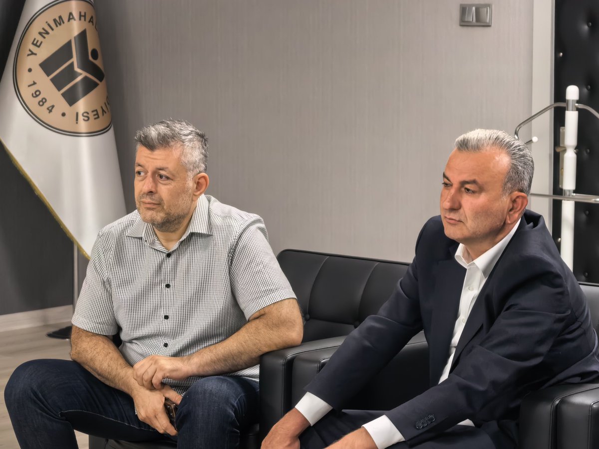 ank_kentkonseyi's tweet photo. AKK’nin Ortak Akıl ve Katılımcılık Anlayışıyla Oluşturduğu 311 Tavsiye Kararı, ABB’de Grubu Bulunan Siyasi Parti Temsilcilerine Takdim Ediliyor!

Ankara Kent Konseyi Başkanı Halil İbrahim Yılmaz, Ankara Büyükşehir Belediyesi CHP Grup Başkanvekili ve Yenimahalle Belediye Başkan Yardımcısı Yaşar Neslihanoğlu’nu ziyaret ederek, AKK Meclis ve Çalışma Gruplarının 2024-2026 yılları arasında gerçekleştirdiği etkinlik ve çalışmalarda, ortak akıl ve katılımcılık anlayışıyla oluşturulan 311 tavsiye kararının yer aldığı taslak kitapçığı Neslihanoğlu’na takdim etti.

Yılmaz ayrıca, Ankara Kent Konseyi’nin 6 yıllık çalışmalarını, projelerini ve katılımcı yönetim anlayışını kayıt altına alan “Seyir Defteri”ni de Neslihanoğlu’na sundu.

Ankara ve kent gündemine ilişkin değerlendirmelerin de yapıldığı buluşmada, AKK’nin yürüttüğü çalışmalar ile katılımcı yönetişim süreçleri üzerine görüş alışverişinde bulunuldu.

#TavsiyeKararları #Ankara #AnkaraKentKonseyi #HalilİbrahimYılmaz #YaşarNeslihanoğlu @yasarnes