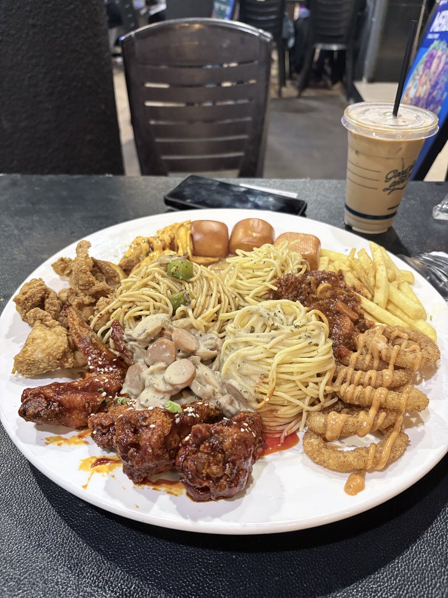 fawaadee's tweet photo. Ajak dinner berdua order macam 4orang makan 😂. https://t.co/8qakK2wdeO