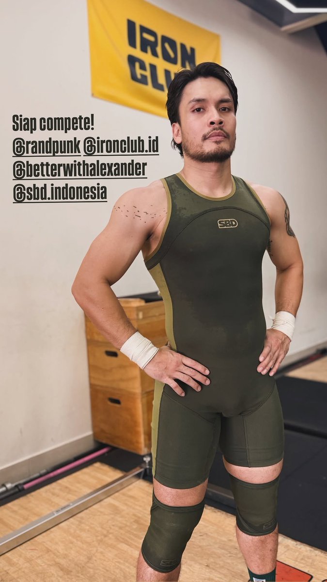 mrvvip's tweet photo. Randy Pangalila looks hawt on his lifting suit. #selebwatch https://t.co/8ZSQhAVTfG
