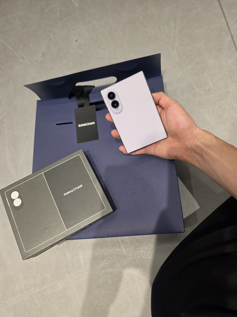 meownbn's tweet photo. RIIZE With their new Samsung Galaxy Z fold8

Wonbin - Cream
Shotaro - Graphite
Sungchan - Lavender
Anton - Pistachio https://t.co/Wy6wXKuXB3