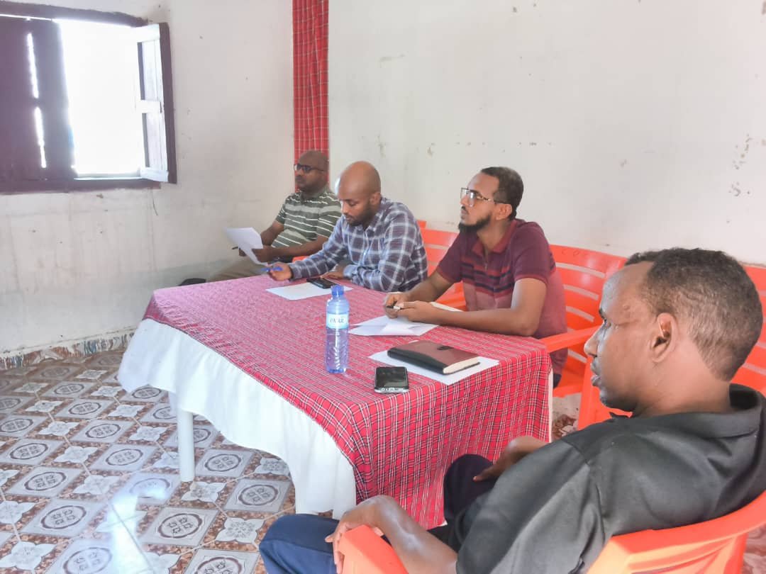 IEPS_IEPSCERD's tweet photo. Cette semaine, une équipe de l’Institut d’Études Politiques et Stratégiques (IEPS) s’est rendue à Mouloud, dans le district de Dikhil, dans le cadre d’une enquête socio-économique consacrée au co-compostage.

La mission a permis d’échanger avec des propriétaires et exploitants agro-pastoraux locaux et d’effectuer plusieurs visites de parcelles agricoles, afin de recueillir des informations utiles à l’étude en cours.

#Dikhil #Mouloud #IEPS #CERD #CoCompostage