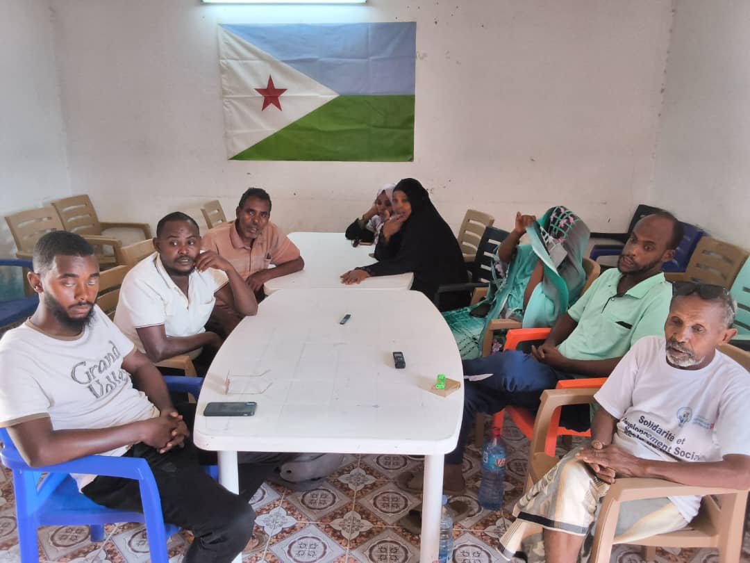 IEPS_IEPSCERD's tweet photo. Cette semaine, une équipe de l’Institut d’Études Politiques et Stratégiques (IEPS) s’est rendue à Mouloud, dans le district de Dikhil, dans le cadre d’une enquête socio-économique consacrée au co-compostage.

La mission a permis d’échanger avec des propriétaires et exploitants agro-pastoraux locaux et d’effectuer plusieurs visites de parcelles agricoles, afin de recueillir des informations utiles à l’étude en cours.

#Dikhil #Mouloud #IEPS #CERD #CoCompostage