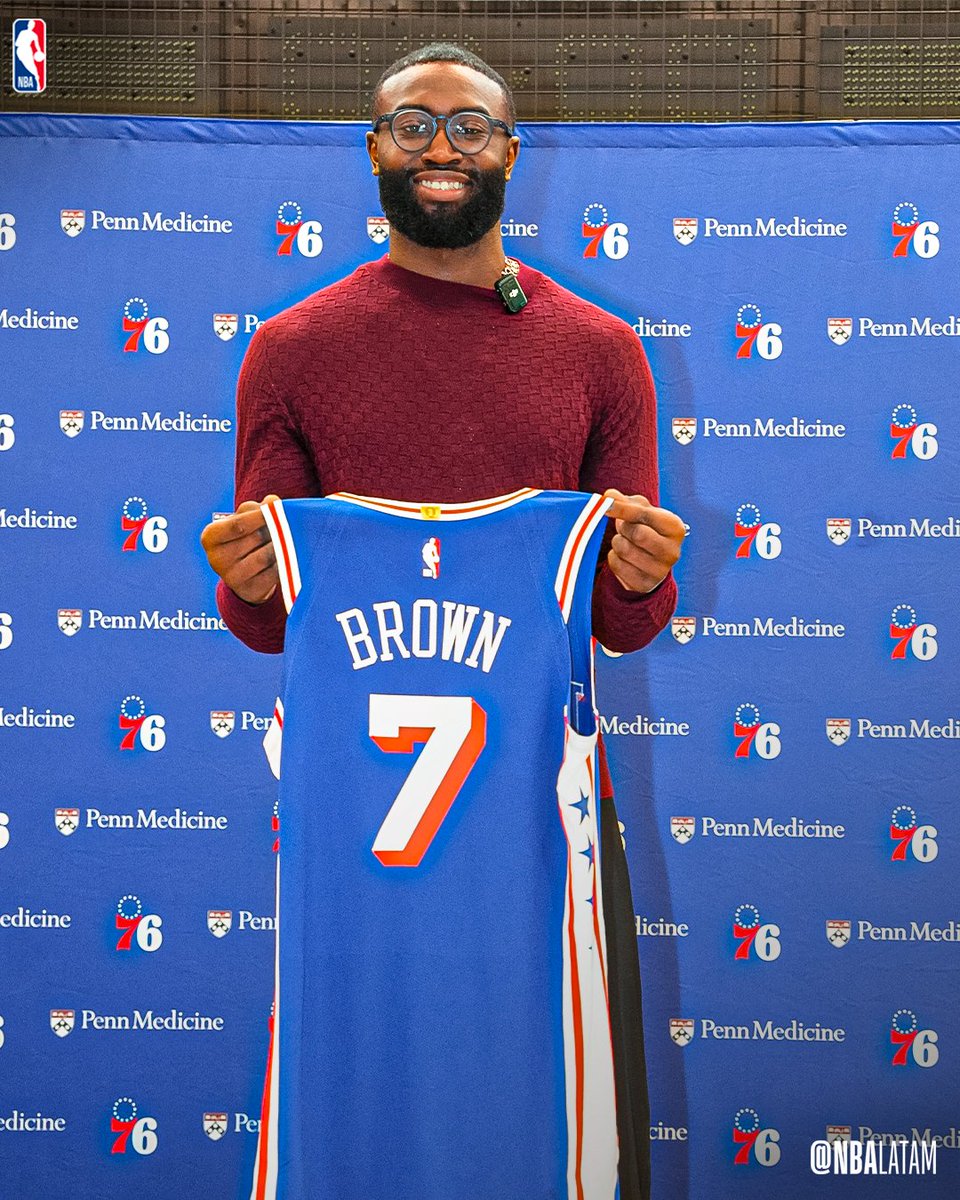NBALatam's tweet photo. ¡Oficialmente Sixer! 😍

Jaylen Brown fue presentado en Philadelphia y posó con la #7 de los @sixers 🔥 https://t.co/DlZjU6TQp4
