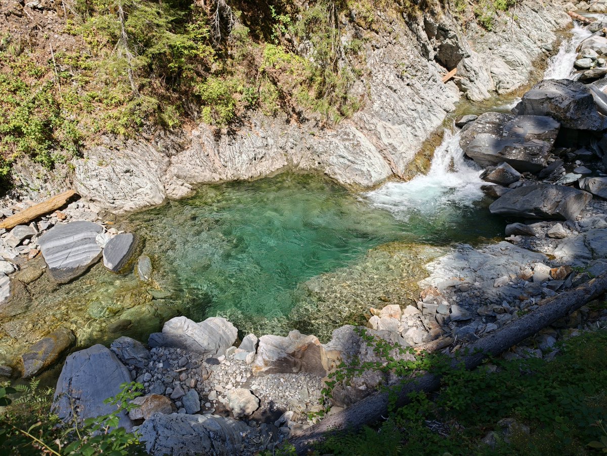 Zincou_'s tweet photo. Magnifique journée au pied du Mont-Blanc 🏔️ Entre gorges spectaculaires et paysages grandioses, le #OPPOFindX9Ultra immortalise chaque détail avec des photos exceptionnelles 📸✨

#OPPO #MontBlanc #Alpes  @OPPOFrance @oppo https://t.co/TBS0RLzLyu