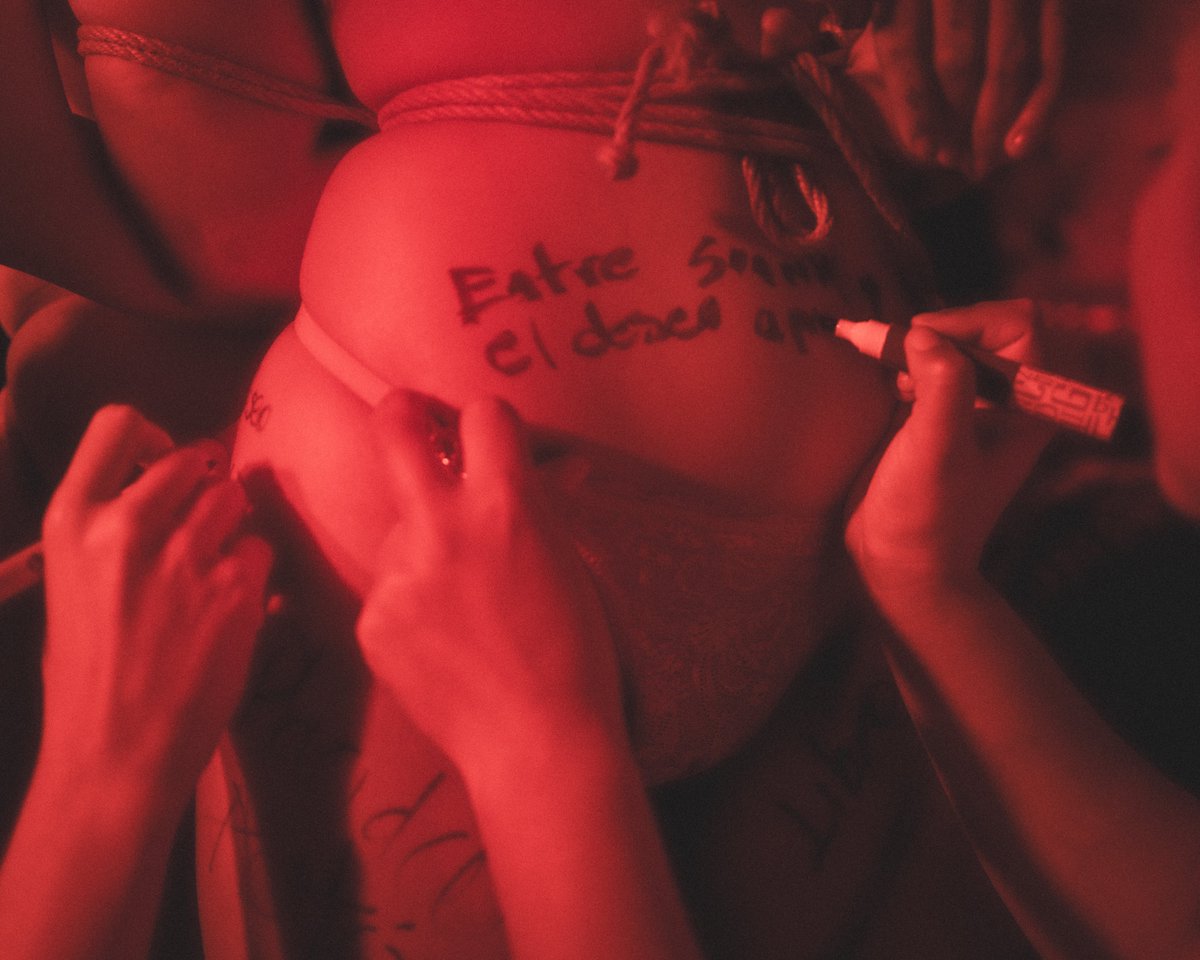 BurdelLiterario's tweet photo. Convertimos el eros en arte, en sensualidad, en espacios seguros para ser y disfrutar. Esto fue Poesía en Lencería en Medellín y en Bogota el proximo 28 de Agosto! 
https://t.co/JUGBkK5pkQ https://t.co/li7ra7IfZi