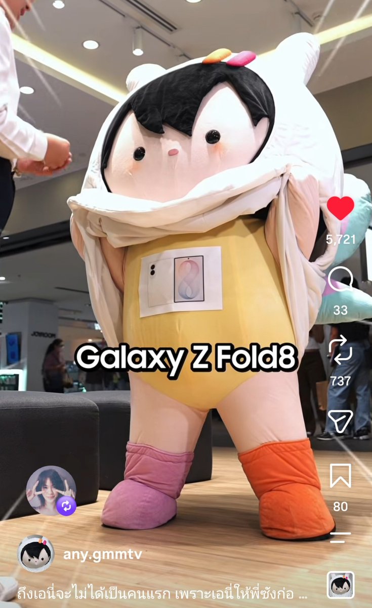 widwnnyj's tweet photo. from not being able to interact with any contents of bonnie-any in oppo events to proudly showing off that her daughter is also endorsing samsung now 

#emiamily 
#GalaxyZFold8 https://t.co/7Hpkjx98pY