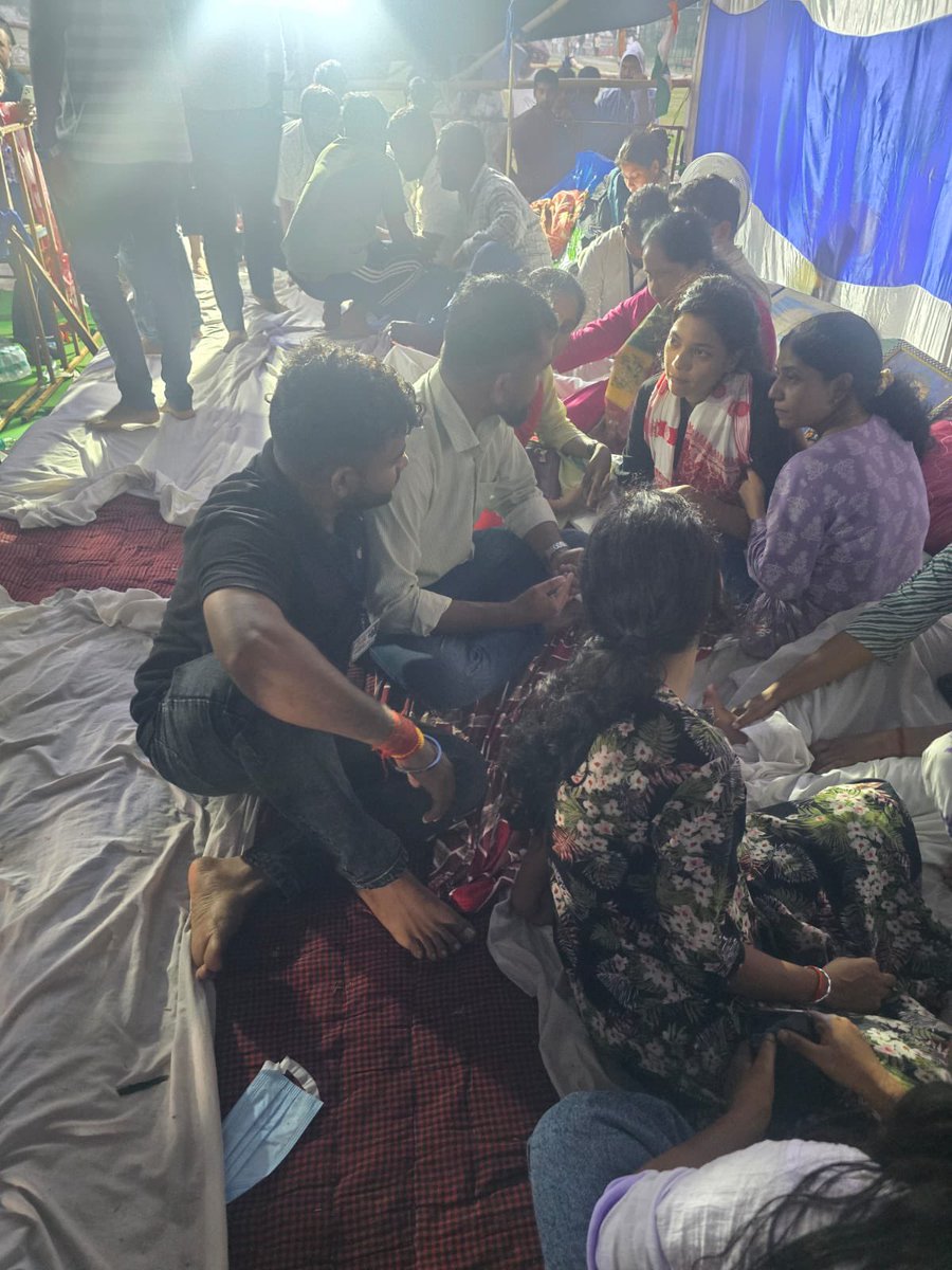 CjpIndia0's tweet photo. 🚨 CJP REACHES RANCHI

A delegation from Cockroach Janta Party has reached Ranchi to support the protesting Jharkhand students.

The team says it will use its Jantar Mantar experience to assist the movement, with the leadership expected to arrive soon.

#Jharkhand #JPSC #JSSCCGL https://t.co/ax3KpzPLR2