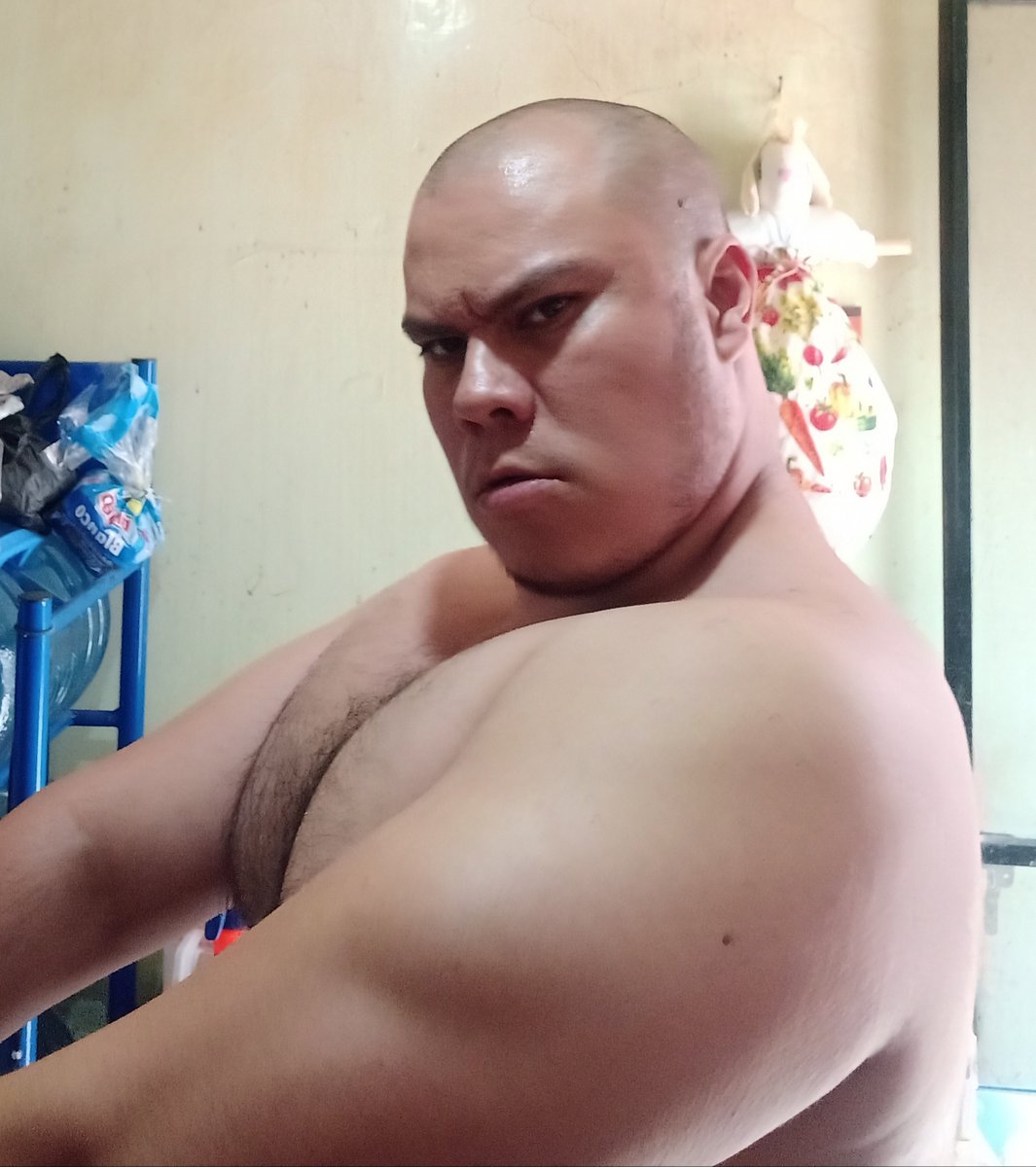 DanielMarquezWD's tweet photo. Uh oh
#pecs #bigpecs #manboobs #moobs #baratiddies #peloenpecho #pechopeludo #hairychest #gaybear #osogay #beefy #gainer #tetasdehombre #bigmoobs #bigchest #pechogrande #pectorales #chestday #diadepecho #breasts #bald #buzzcut https://t.co/A8lR8zA7Sz