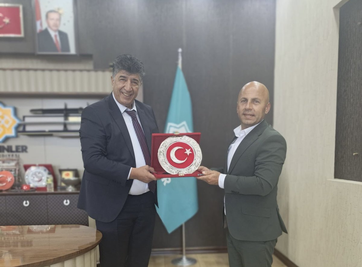 vedatergun25's tweet photo. 📍Pasinler

Kurumlar arası iş birliği ve ortak değerlerimizi istişare etmek adına bugün Pasinler Belediye Başkanımız Sayın Ünsal Sertoğlu beyi makamında ziyaret ettik. 

Değerli Başkanımıza misafirperverlikleri için teşekkür ediyorum. https://t.co/yUDkSObkWV