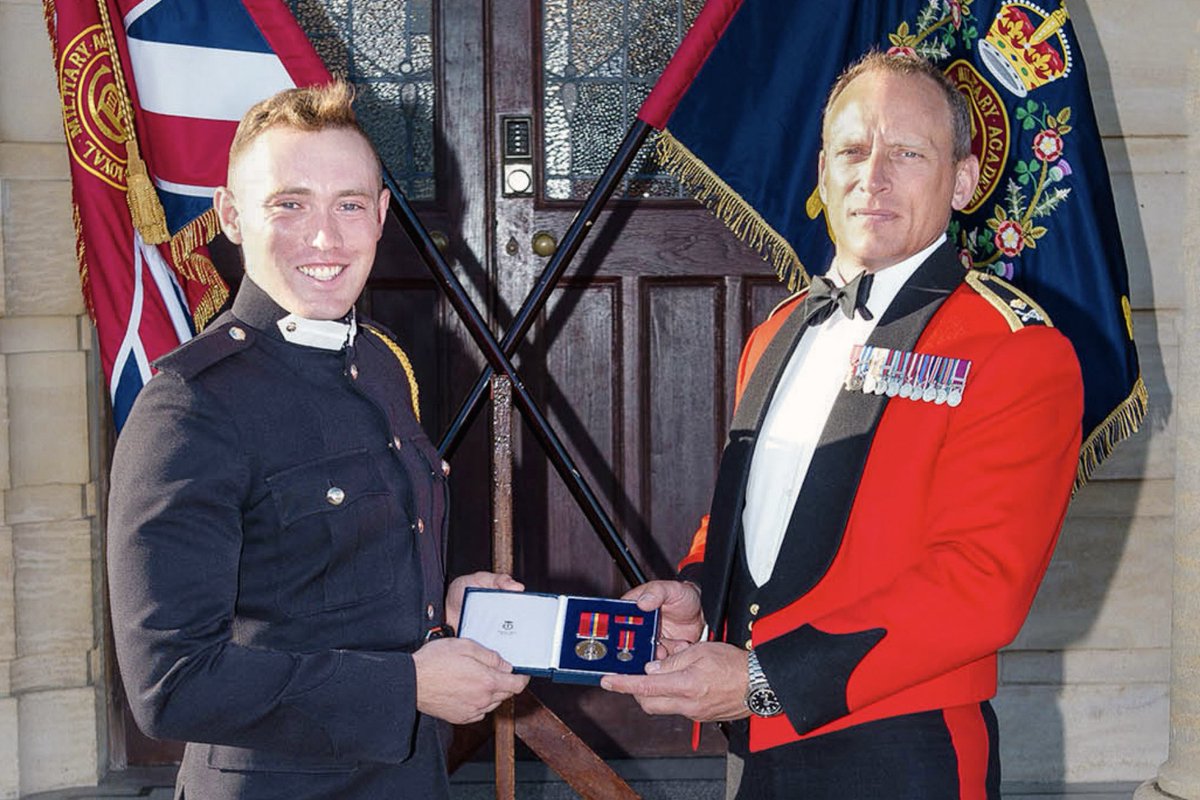 UKdefenceUS's tweet photo. Congratulations to U.S. Officer Cadet Matthew Nicol on completing the Commissioning Course from @RMASandhurst and receiving the Sandhurst Medal. The bond between our armies start with people like Matthew 🇬🇧🇺🇸 https://t.co/gAuNPSkaG7