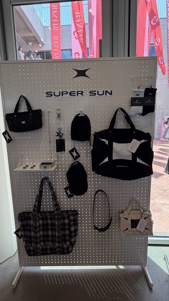 youngroyals_wwd's tweet photo. 8/7 1st visit to Supersun in ๐ฐ๐ท
#SUPERSUN
#SUPERSUNXBAZAARHOUSE
#BAZAARHOUSE https://t.co/XG2cVhsXSu