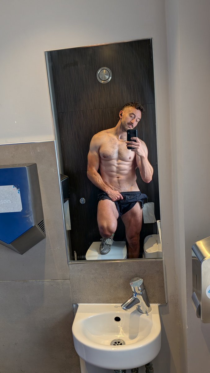 scottishhimbo's tweet photo. Is my new haircut slutty enough? https://t.co/88hotwG3bd