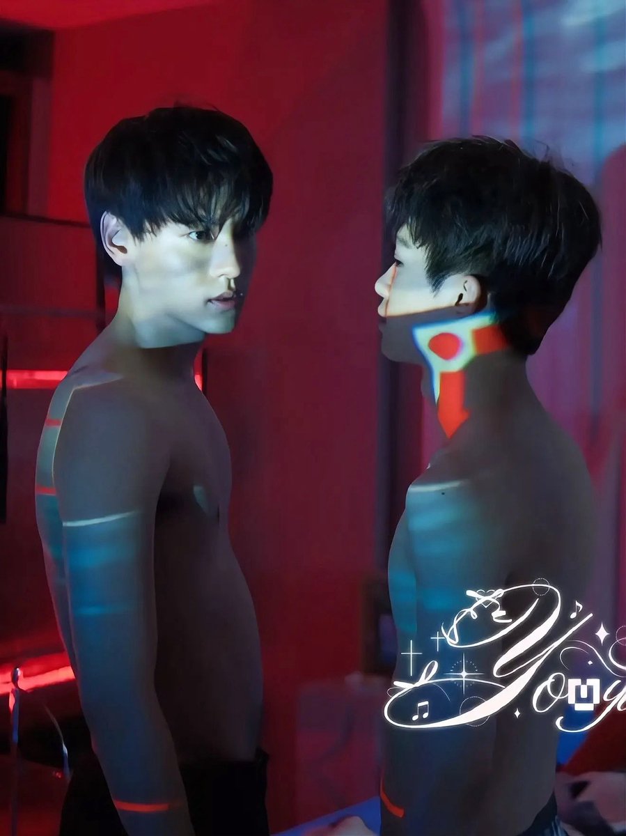 DoubleM_Sea's tweet photo. yueyue absolutely adoring his man after being tossed around like some egg fried rice https://t.co/hf54Mw7yCY