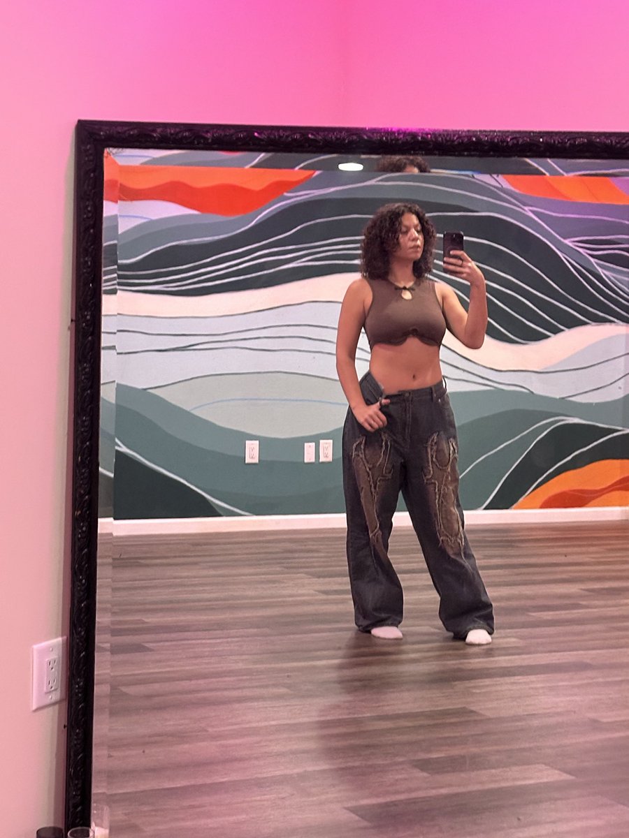 blunterina's tweet photo. I love these jeans sm i want to be them https://t.co/R9kE5dbJrY